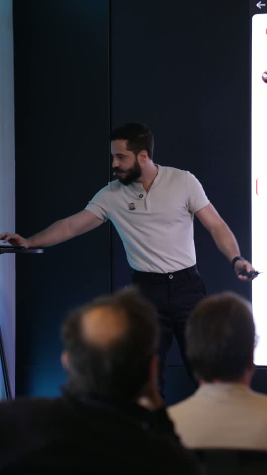 Depoimento em vídeo de cliente do Ideal HUB